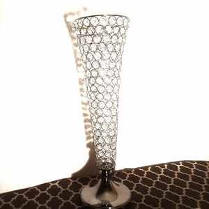 Metal vase acrylic crystals QTY: 2 Vases / OrderColor: SilverMaterial: Metal